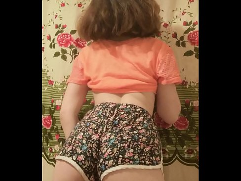 ❤️ Seksīga jauna skaistule izģērbjas no šortiem kamerā Kaltais porno pie lv.pornovore.ru