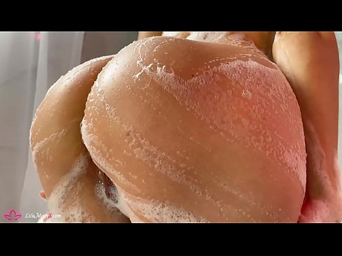 ❤️ Brunete masturbē makstiņu ar vibratoru līdz intensīvam orgasmam dušā Kaltais porno pie lv.pornovore.ru